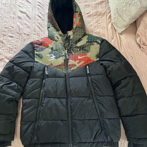 Boys XL Nike Black Puffer Jacket with fleece lining, minimal usage.